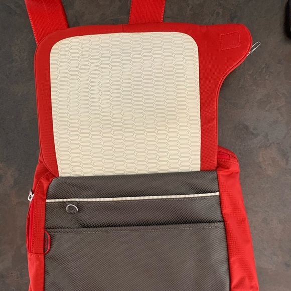 NEW Tumi Crossover Shoulder Travel Bag - Picture 11 of 11